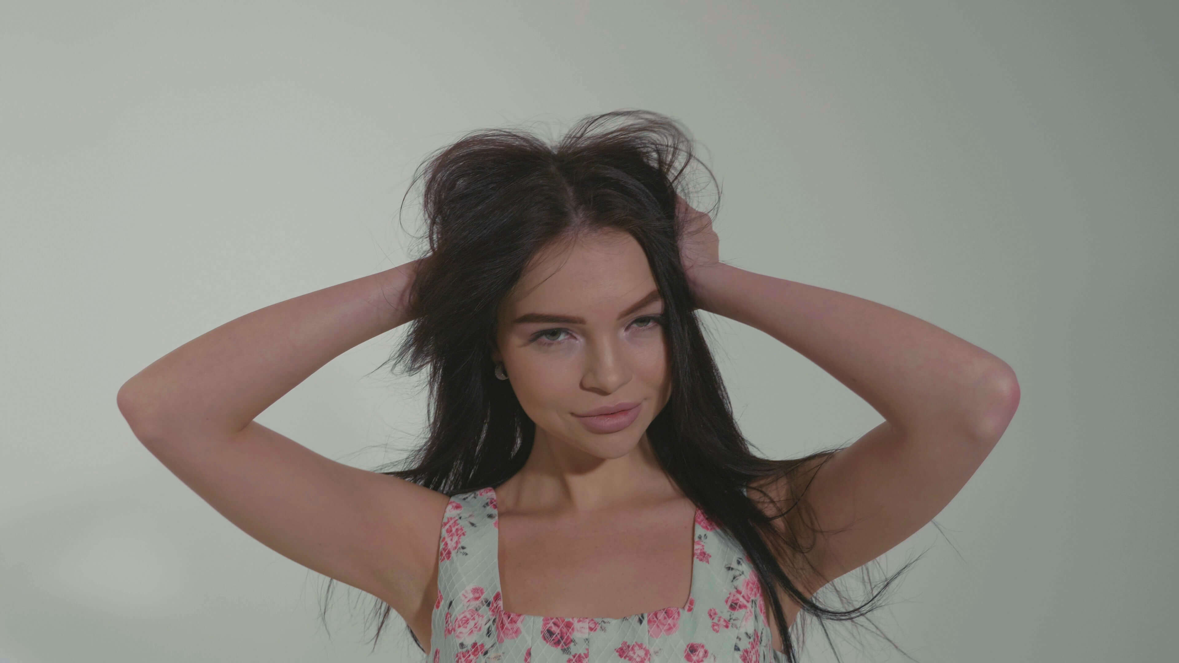 Vulnerability vs. Emotional Leakage: Why One Attracts and the Other Repels